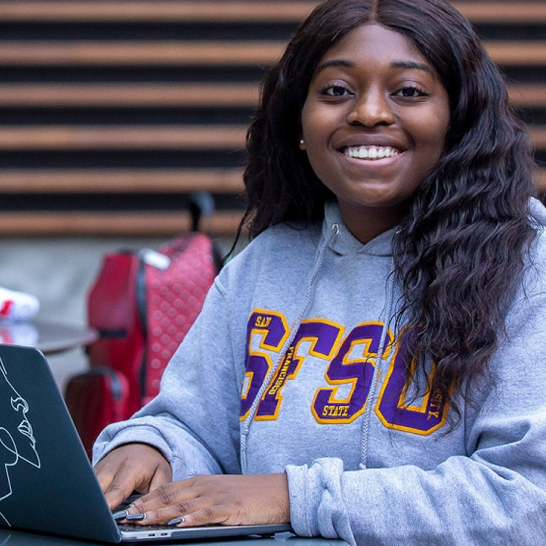 Student taking Golden Four Plus online GE classes outdoors 